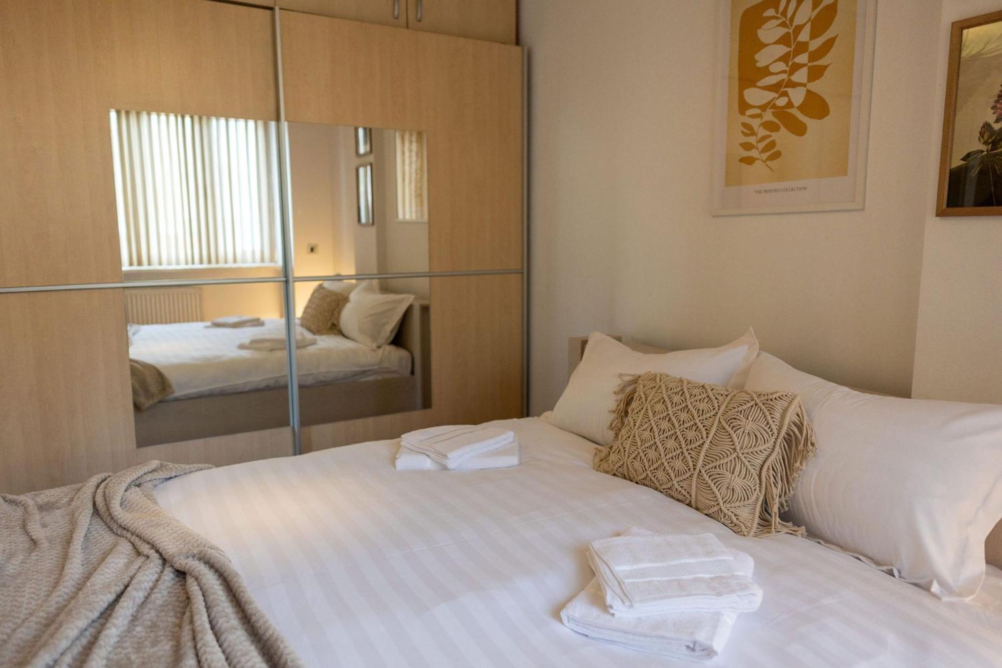 Apartament Ultracentral Retreat - Victory Square Views & Style *