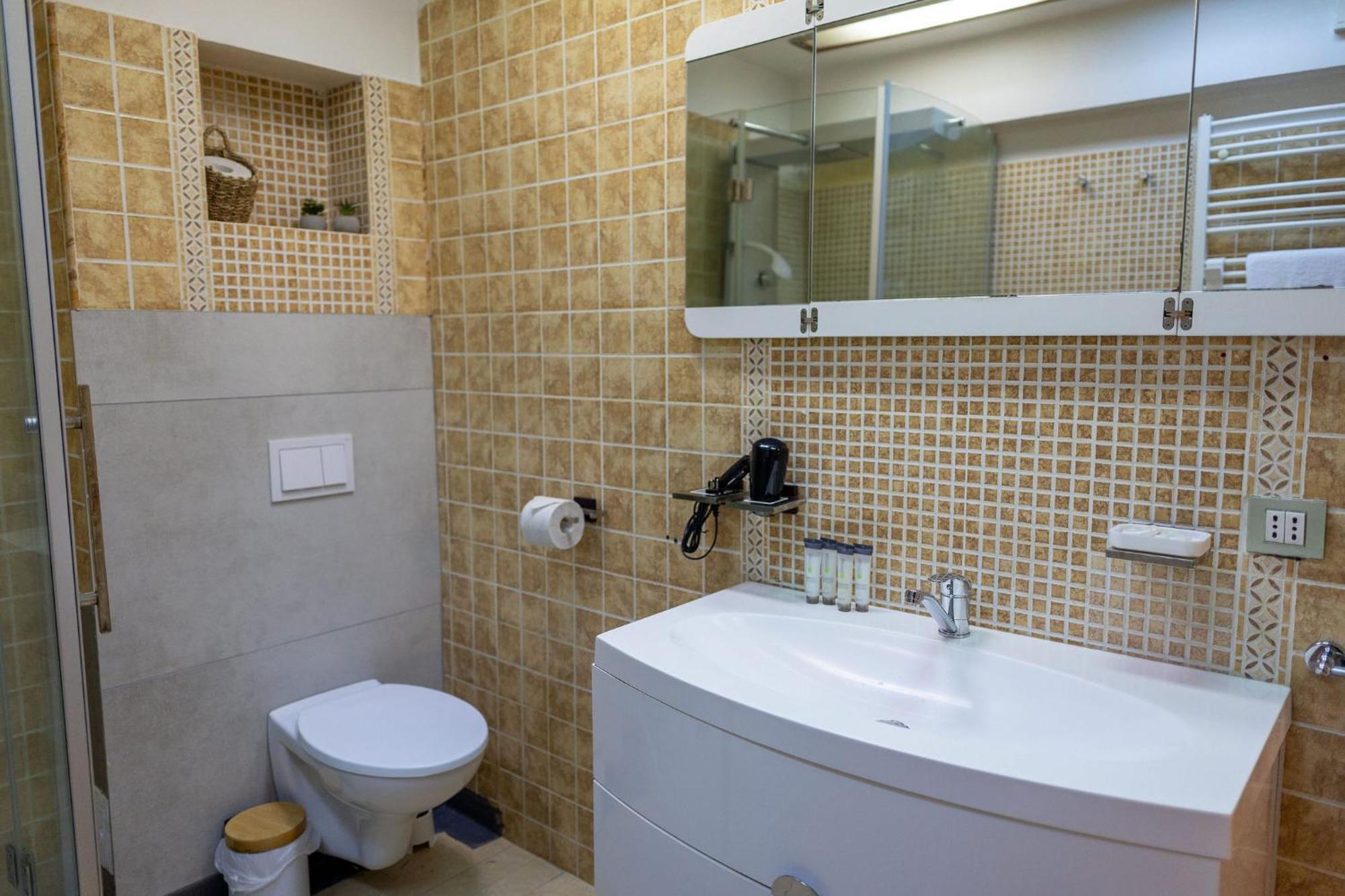 Apartament Ultracentral Retreat - Victory Square Views & Style
