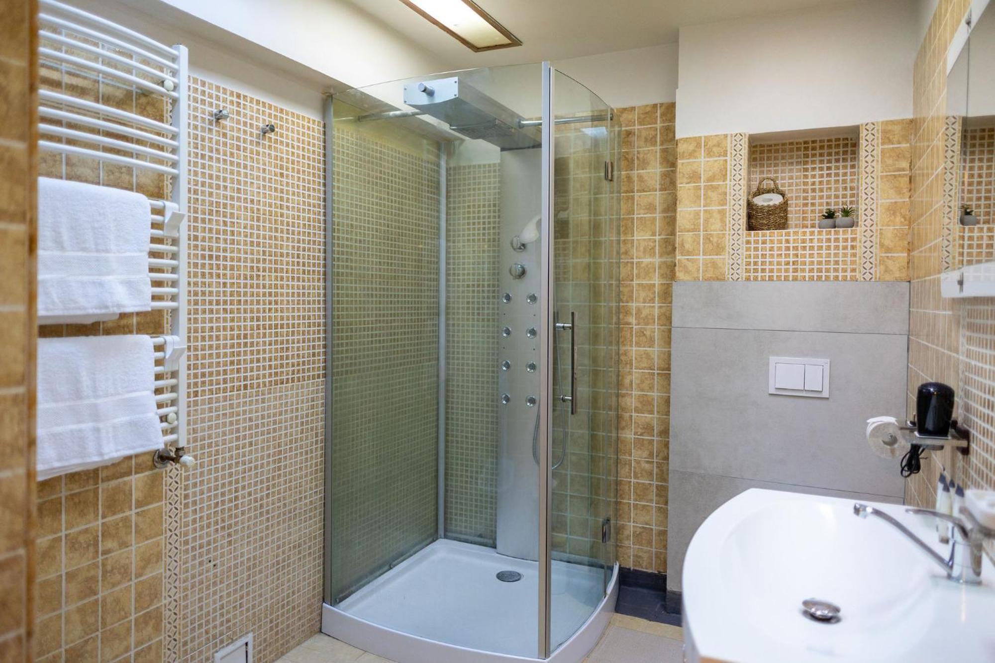 Apartament Ultracentral Retreat - Victory Square Views & Style *
